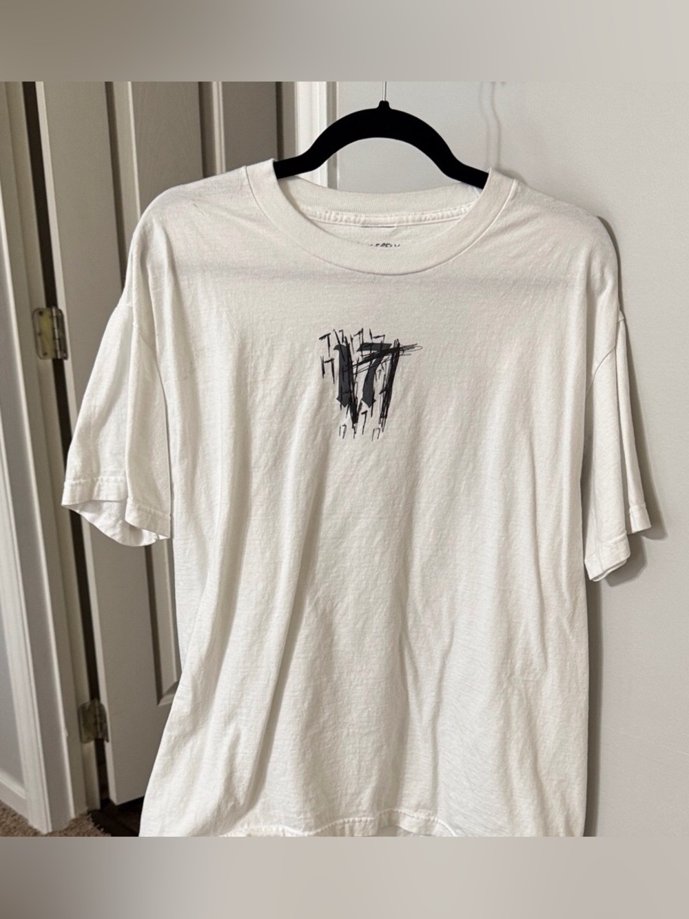 Men's White Short-Sleeve Tee with Minimal Black Sketch Graphic